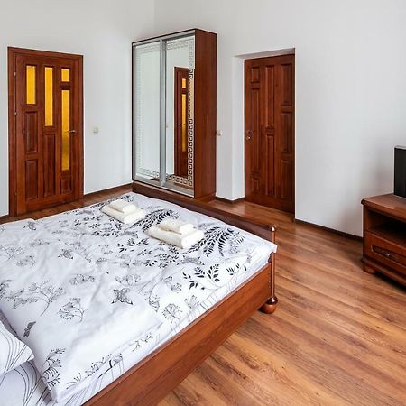 Bv Apartments Exquisite Liov Exterior foto