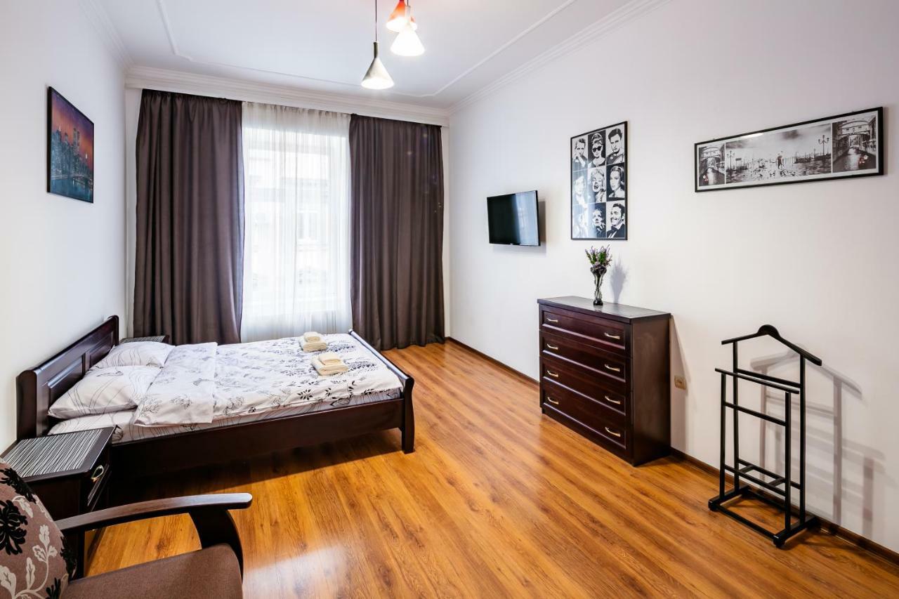 Bv Apartments Exquisite Liov Exterior foto