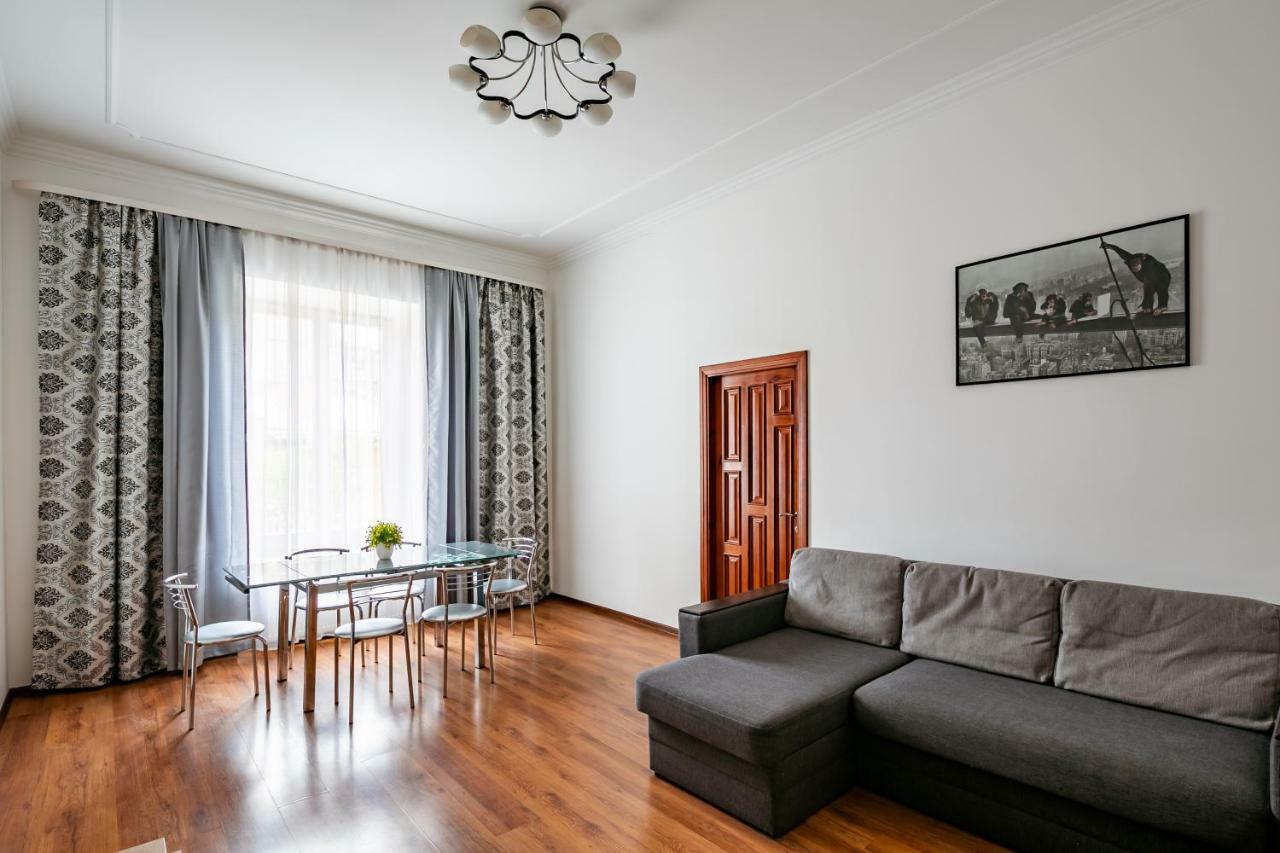 Bv Apartments Exquisite Liov Exterior foto