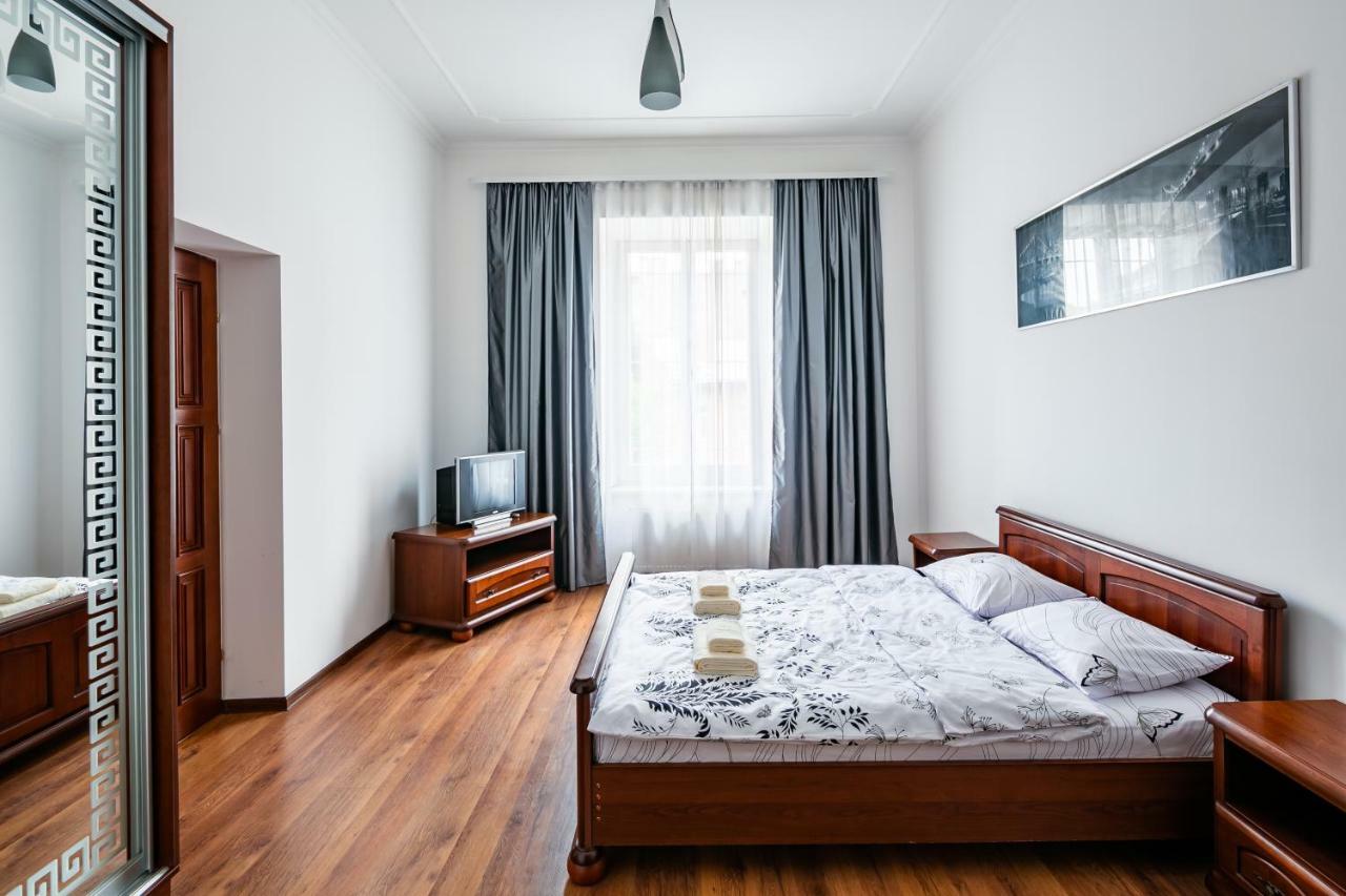 Bv Apartments Exquisite Liov Exterior foto