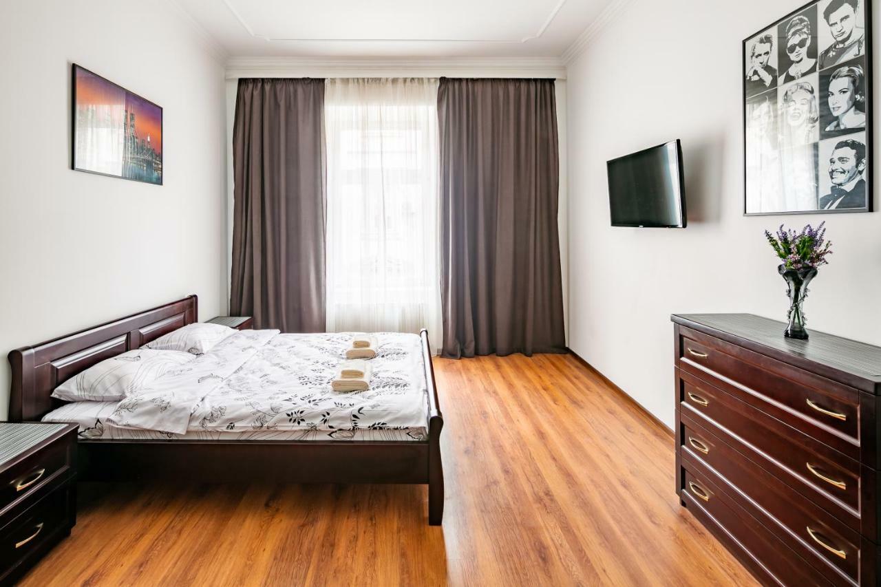 Bv Apartments Exquisite Liov Exterior foto