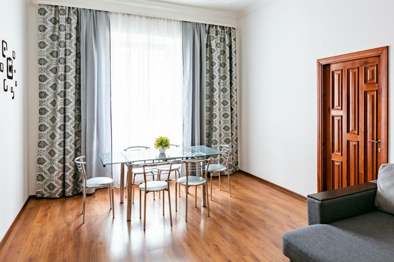 Bv Apartments Exquisite Liov Exterior foto