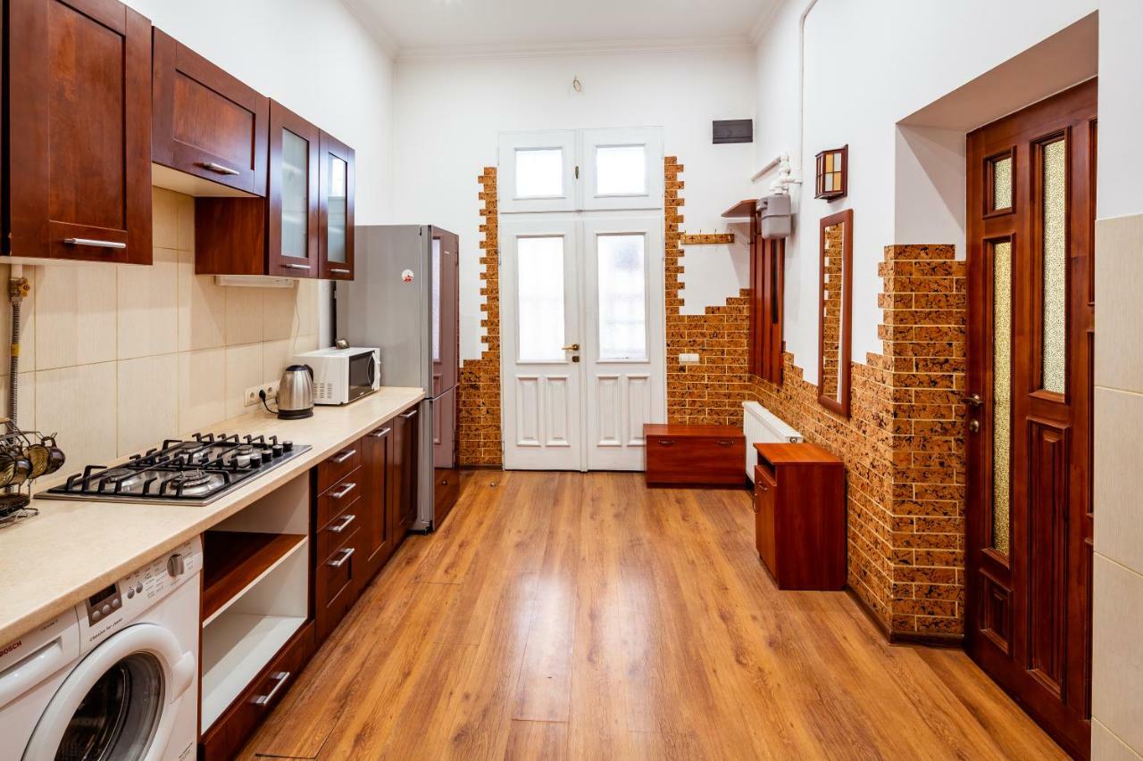 Bv Apartments Exquisite Liov Exterior foto