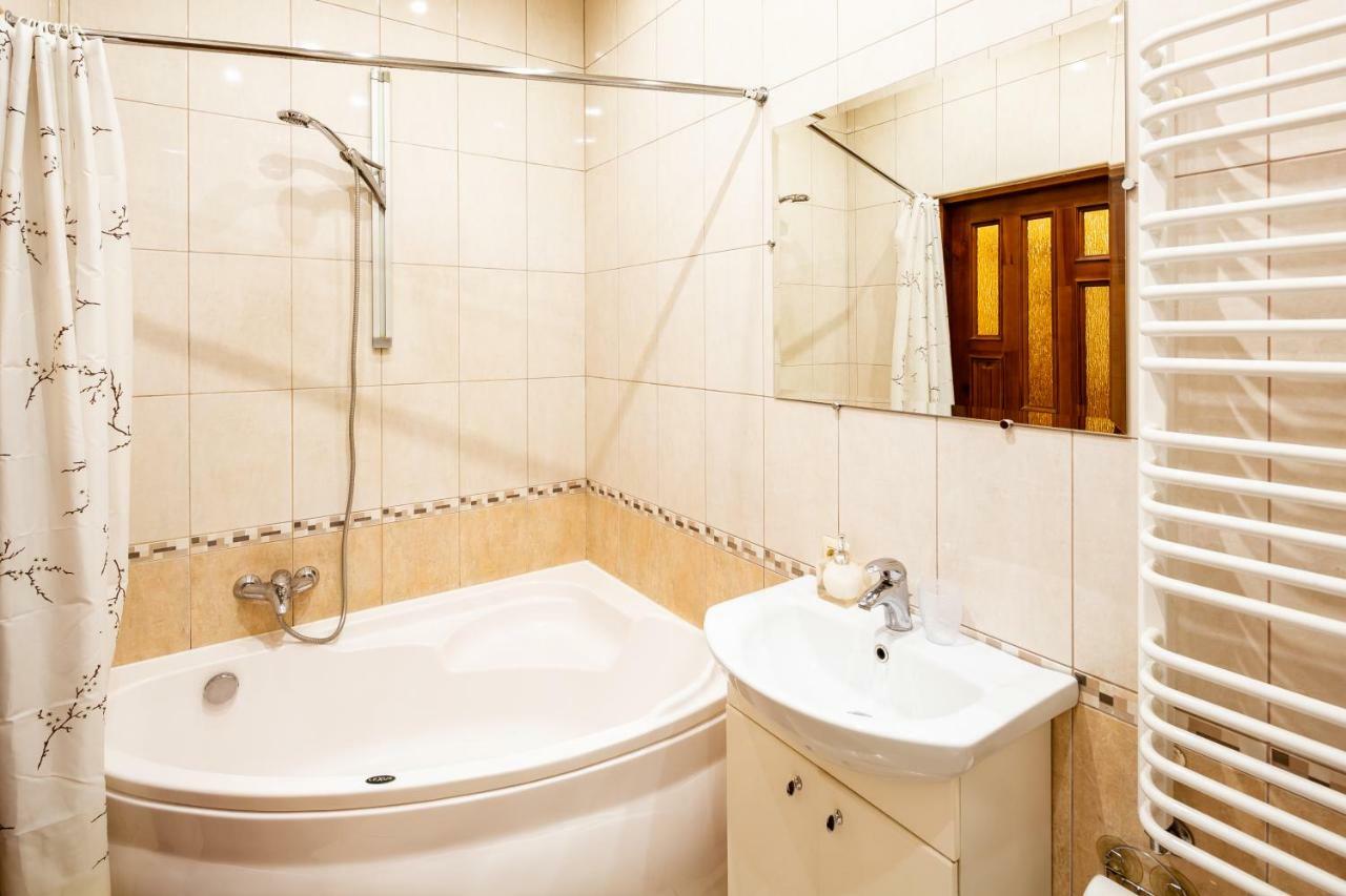 Bv Apartments Exquisite Liov Exterior foto
