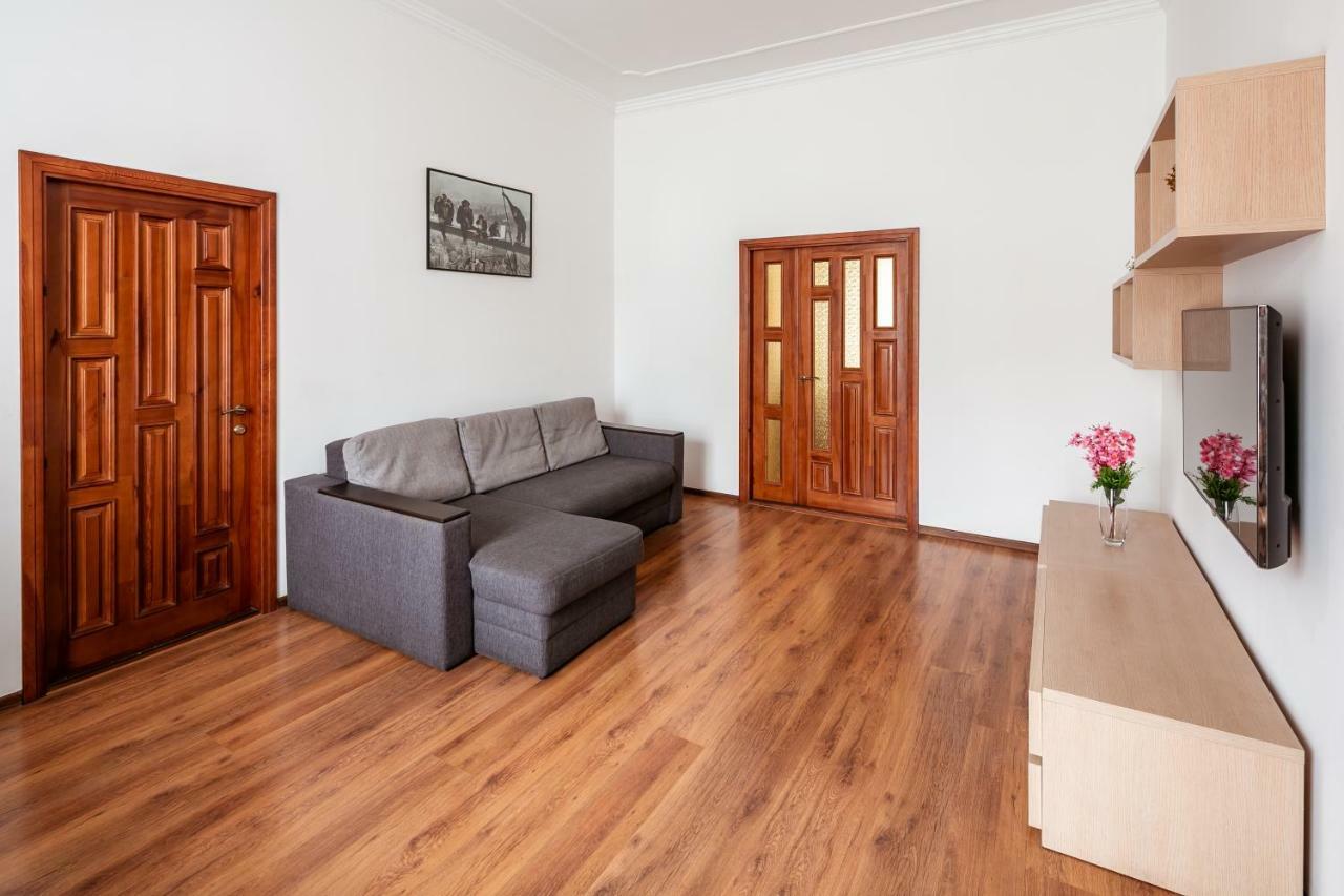 Bv Apartments Exquisite Liov Exterior foto